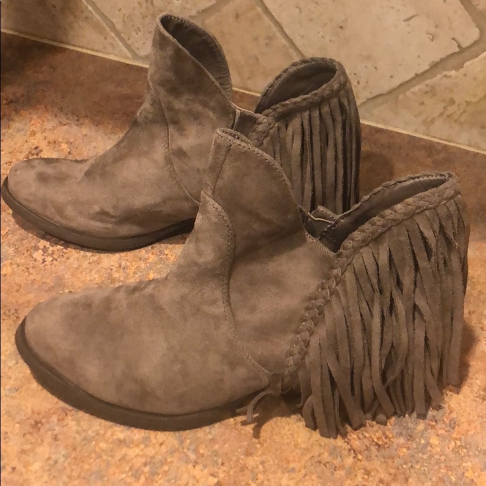 Not Rated Braxton Taupe booties 8.5